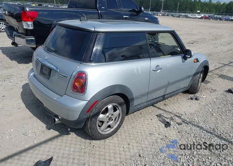 2010 Mini Cooper из США, поврежденный, VIN WMWMF3C52ATZ21447